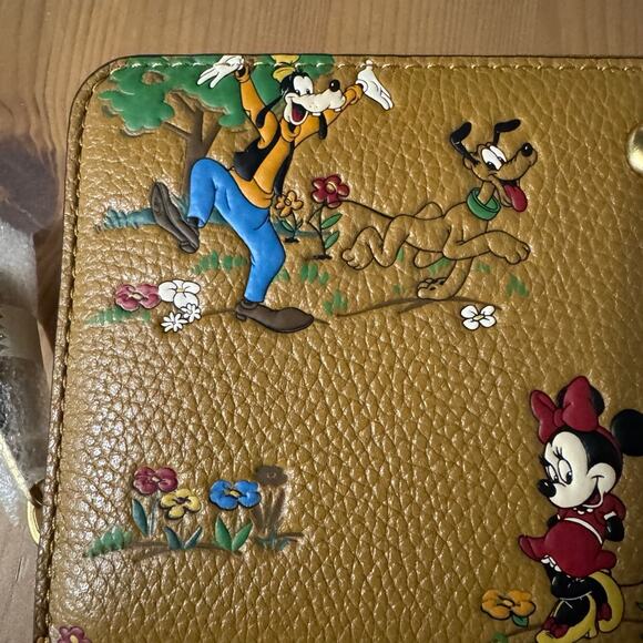 🐭Disney X Coach Essential Accordion Zip Wallet With Mickey Mouse Friends - Picture 9 of 12